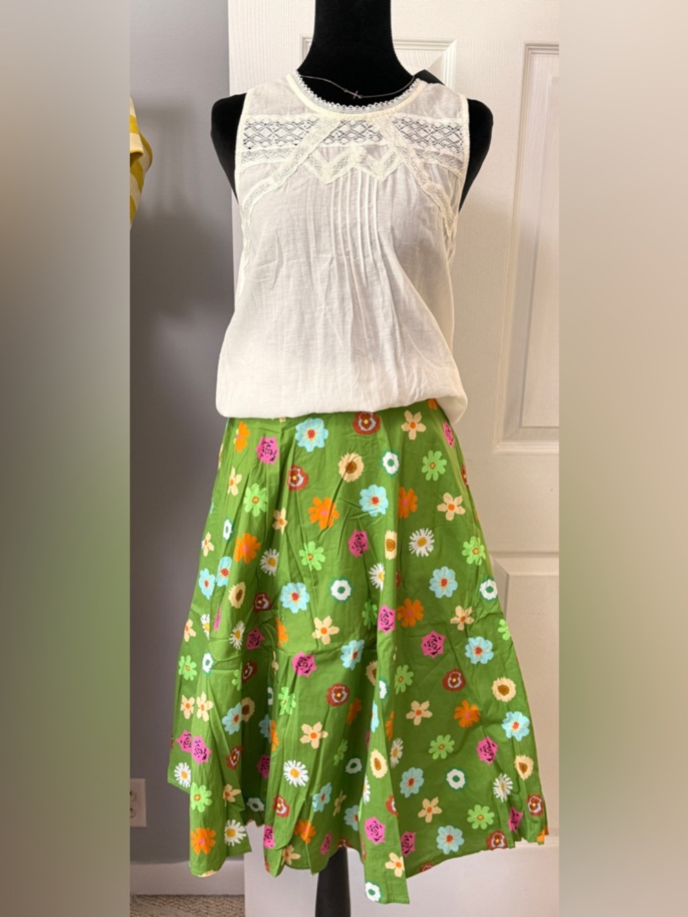 Green Retro Floral Midi Skirt NWT Medium Tulip B